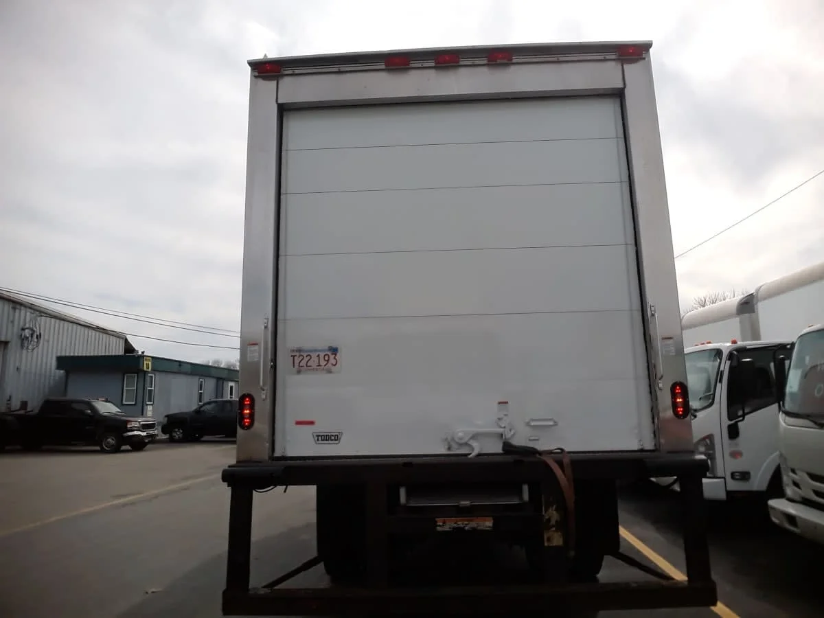 2018 Freightliner M2 106 - image 5