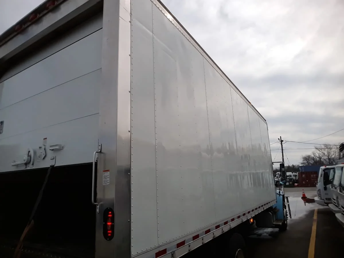 2018 Freightliner M2 106 - image 4