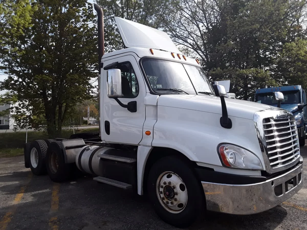 2017 Freightliner Cascadia in Salisbury, MA — photo 3