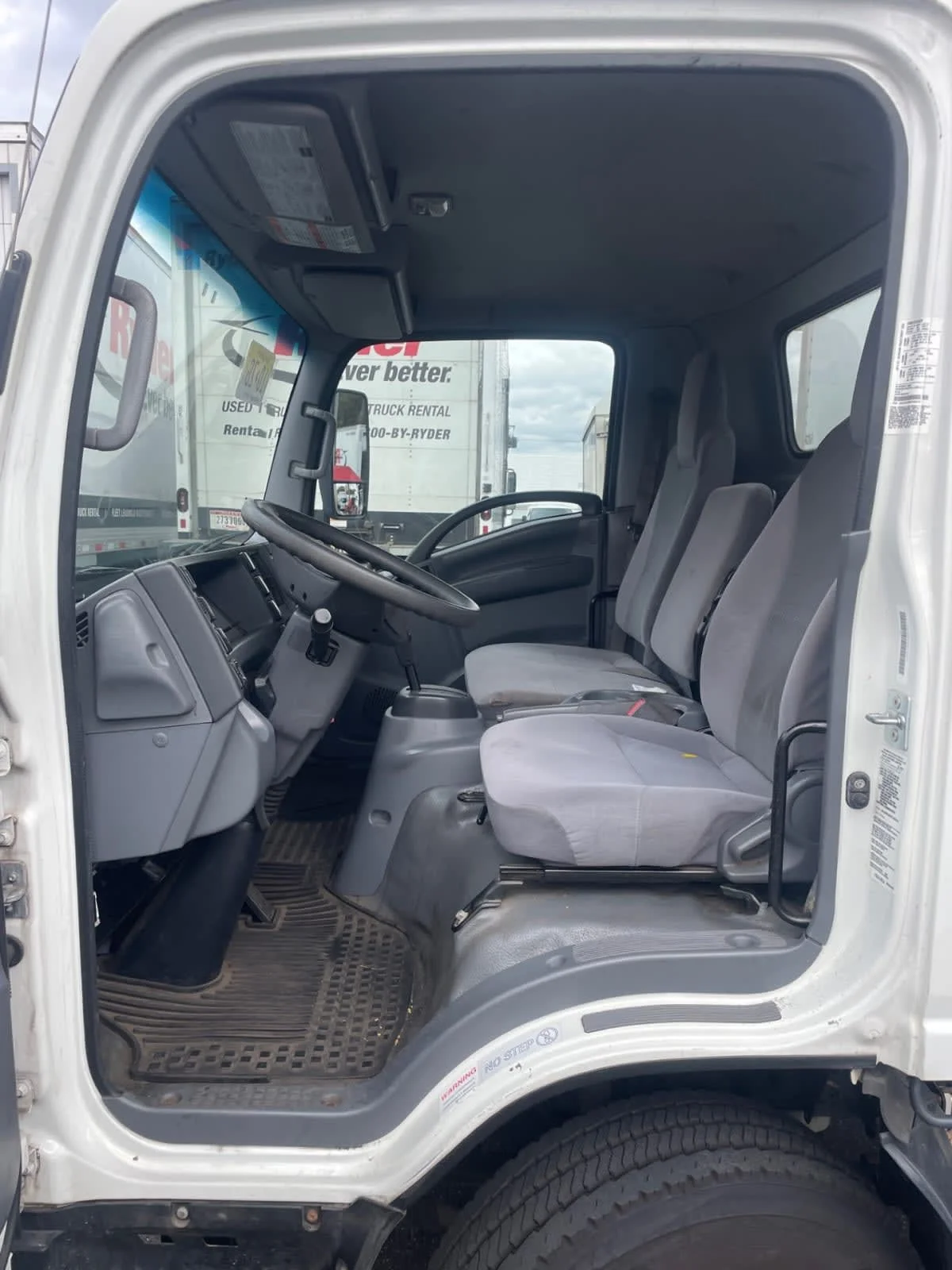 2019 Isuzu NPR - image 7