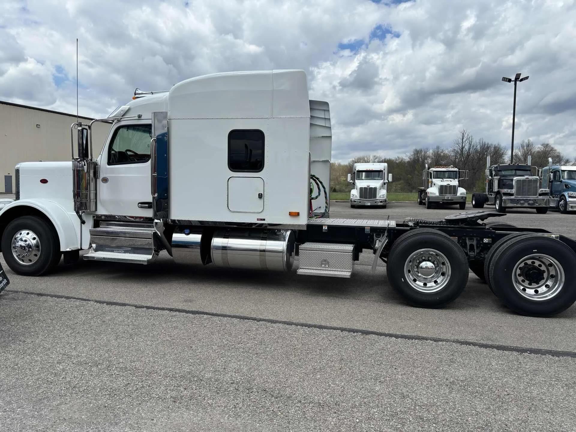 2027 Peterbilt 589 in Zanesville, OH — photo 6