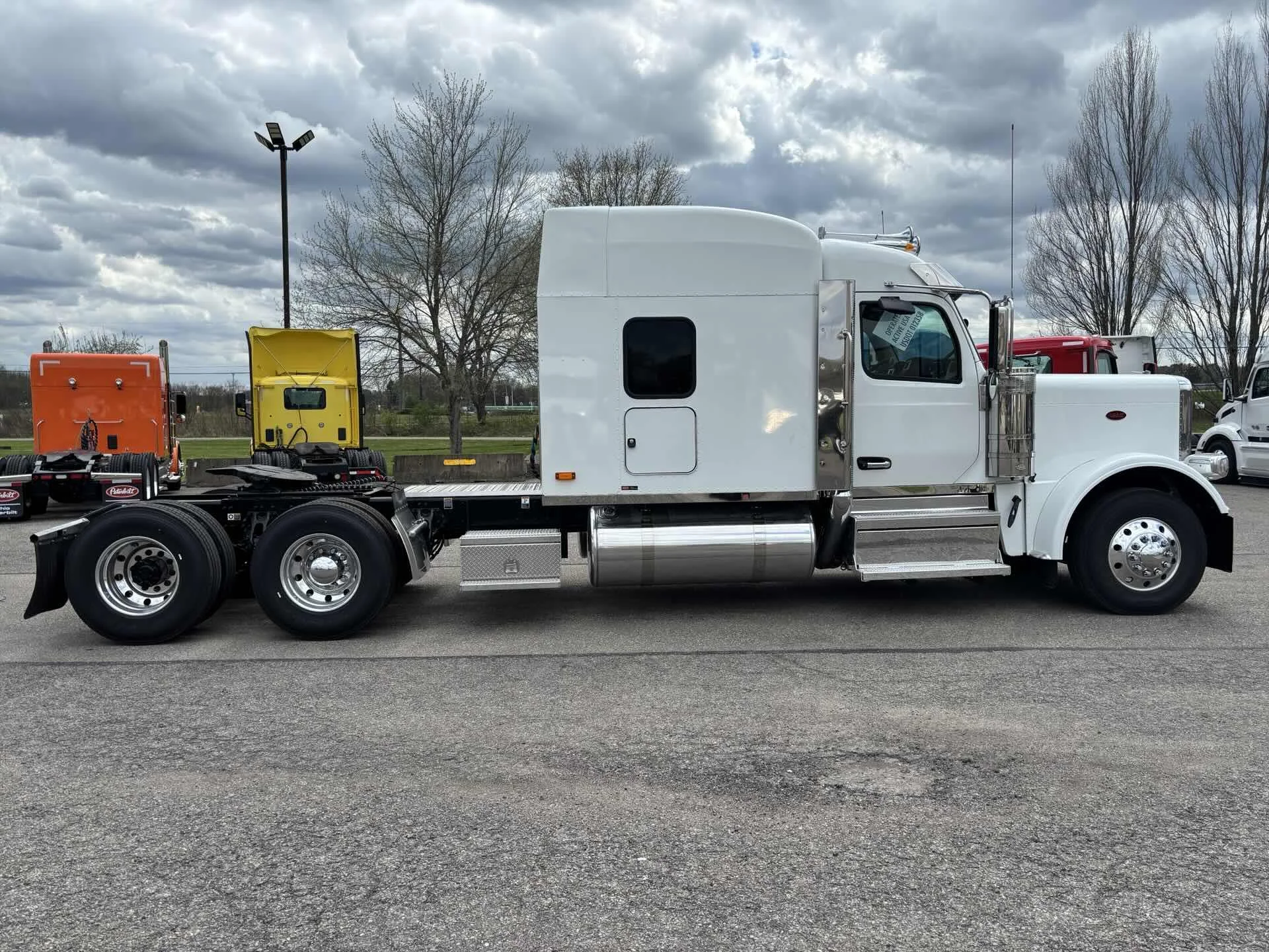 2027 Peterbilt 589 in Zanesville, OH — photo 7