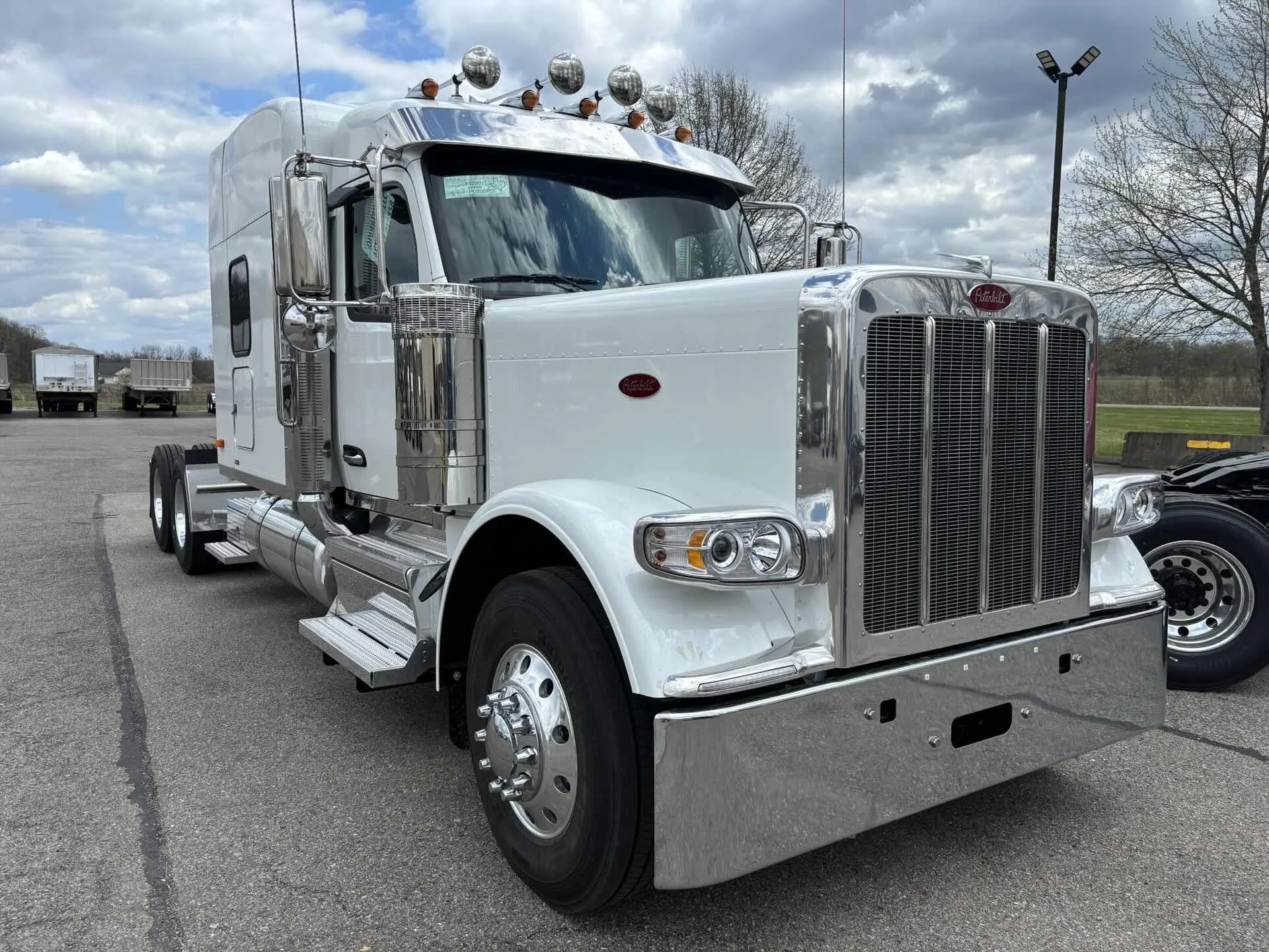 2027 Peterbilt 589 in Zanesville, OH — photo 2