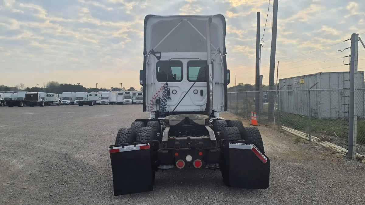 2019 Freightliner Cascadia in Birmingham, AL — photo 4