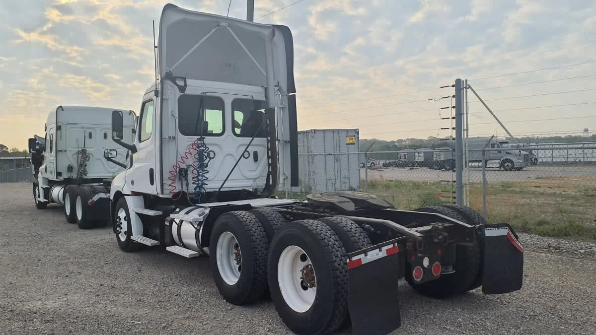 2019 Freightliner Cascadia in Birmingham, AL — photo 6