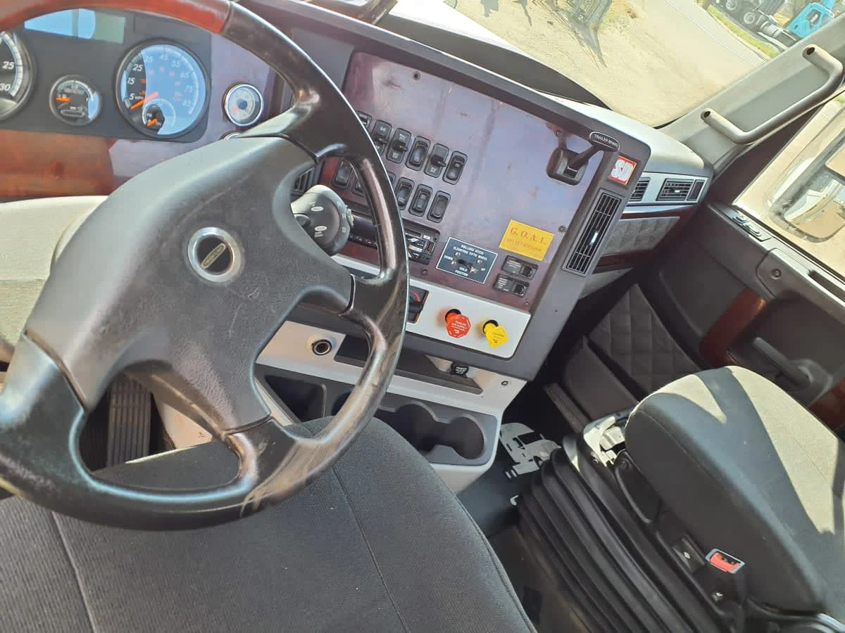 2019 Freightliner 122SD in Commerce City, CO — photo 7