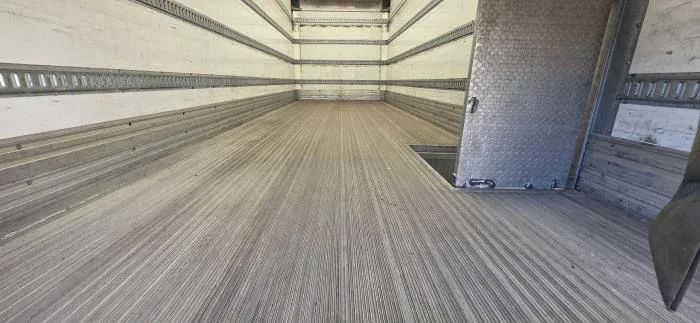 2020 Peterbilt 337 - image 17