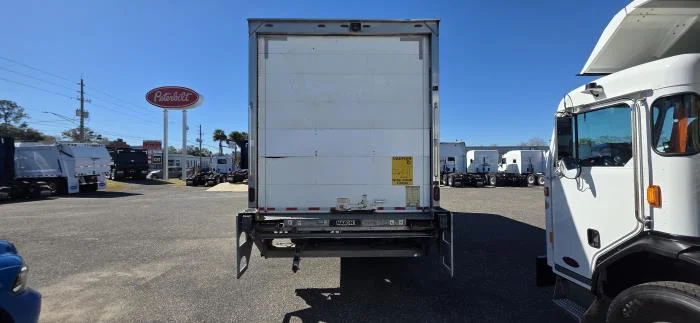 2020 Peterbilt 337 - image 5