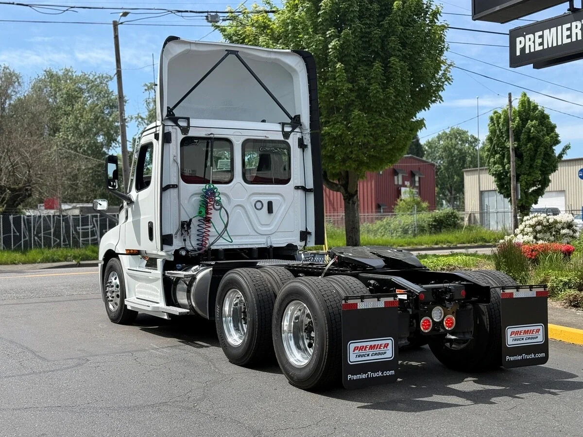 2027 Freightliner Cascadia — photo 5