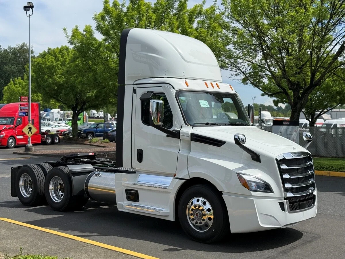 2027 Freightliner Cascadia — photo 3