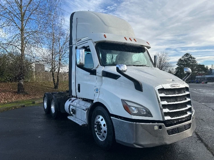 2021 Freightliner Cascadia in Clackamas, OR