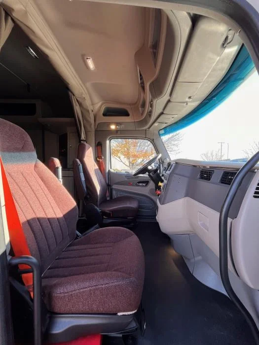 2022 Peterbilt 579 - image 13