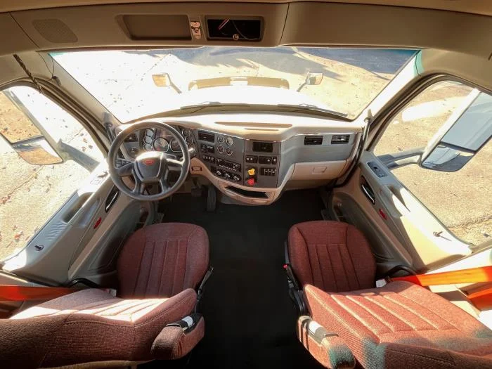 2022 Peterbilt 579 - image 16