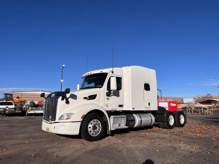2022 Peterbilt 579 in Albuquerque, NM — photo 2