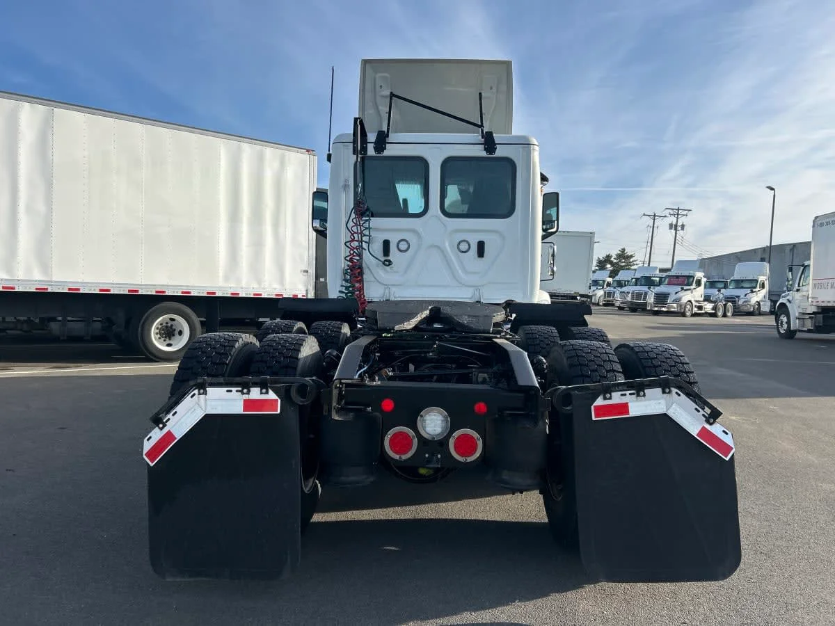 2022 Freightliner Cascadia in Tacoma, WA — photo 5