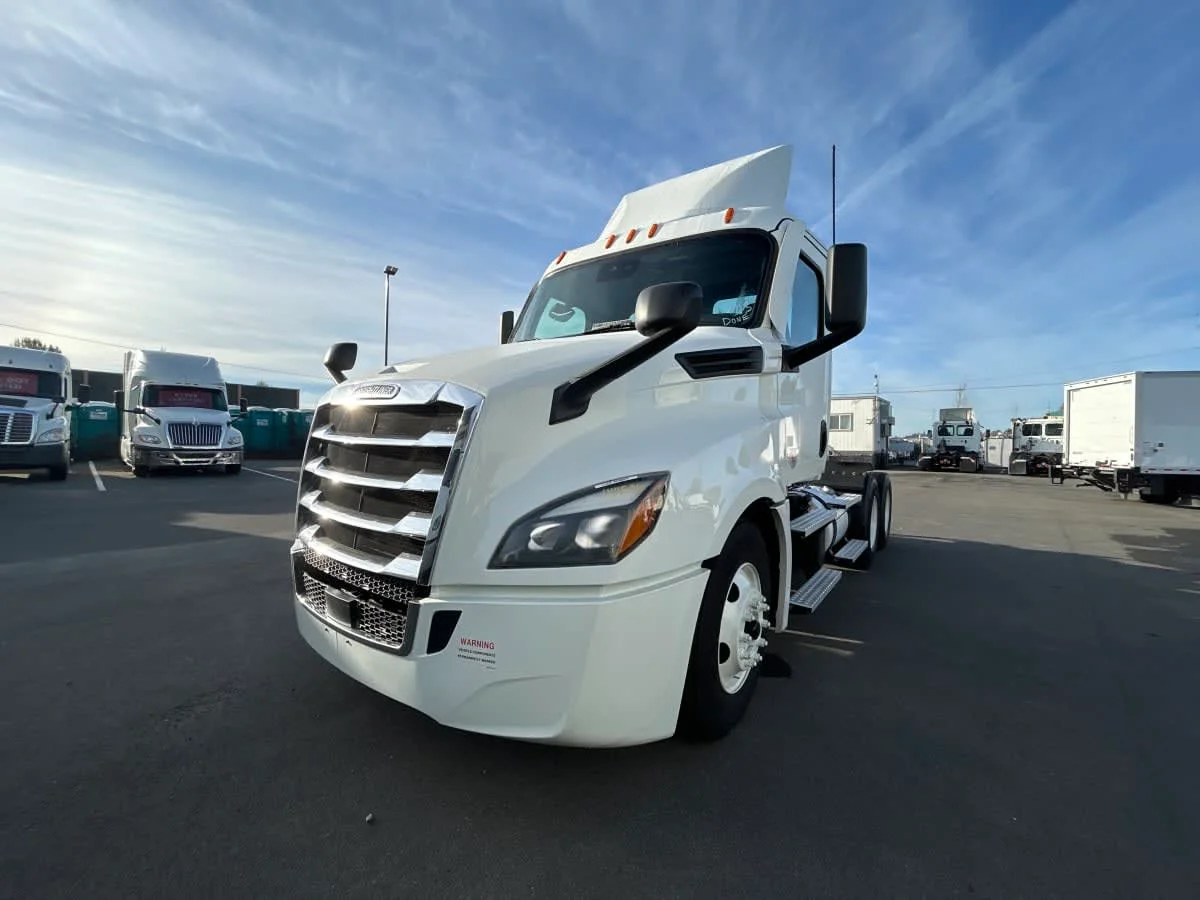2022 Freightliner Cascadia in Tacoma, WA — photo 3