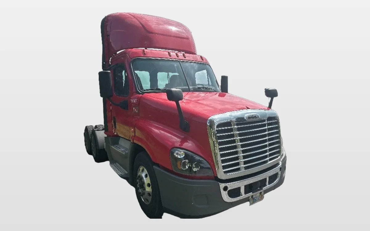 2018 Freightliner Cascadia - image 1