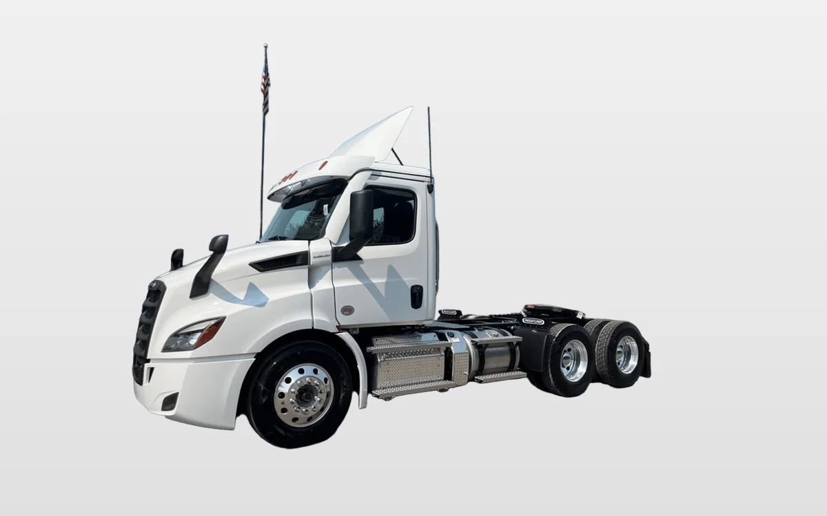 2025 Freightliner Cascadia - image 1