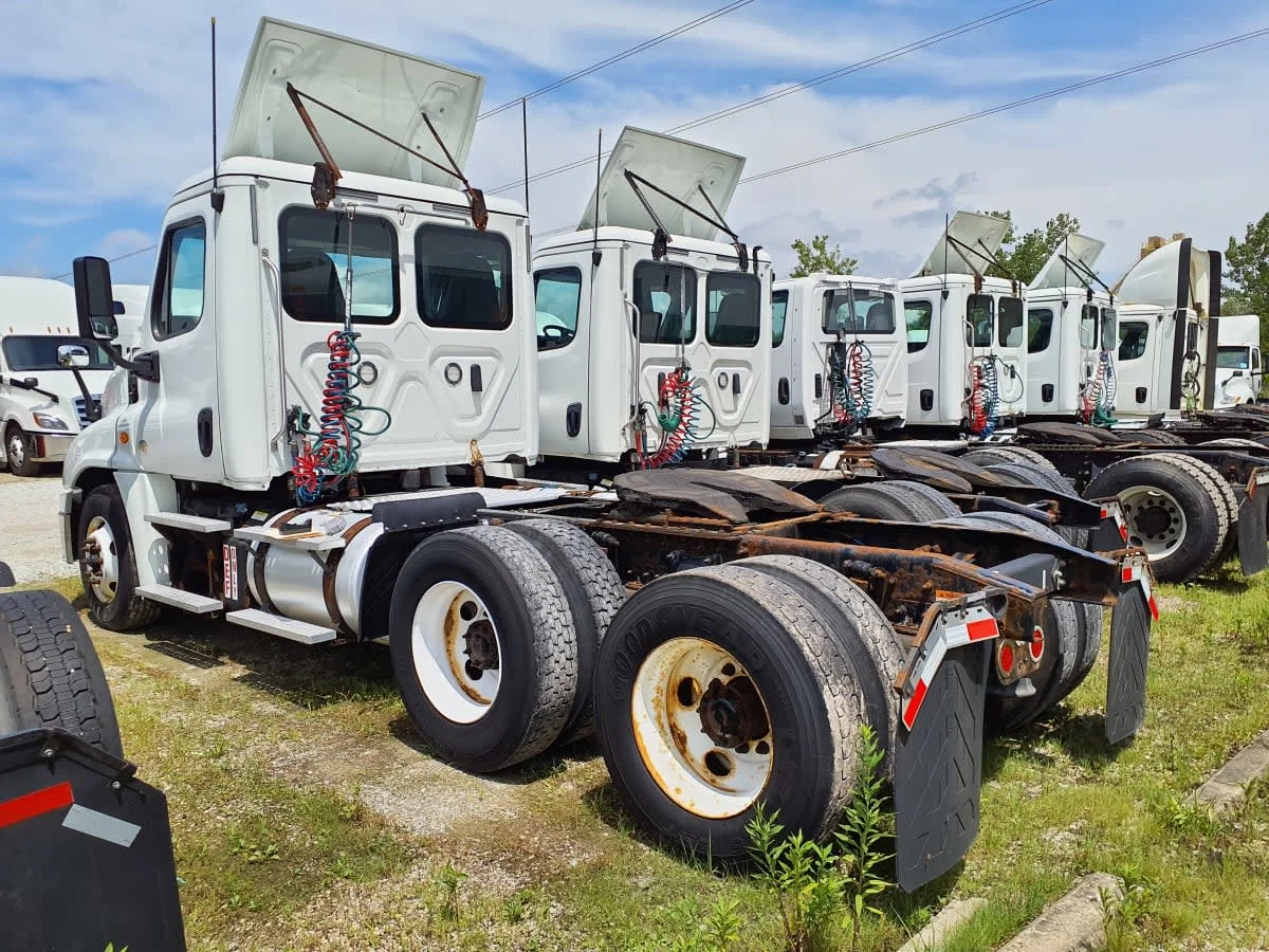 2019 Freightliner Cascadia - image 6