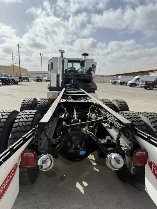 2025 Peterbilt 520 - image 6