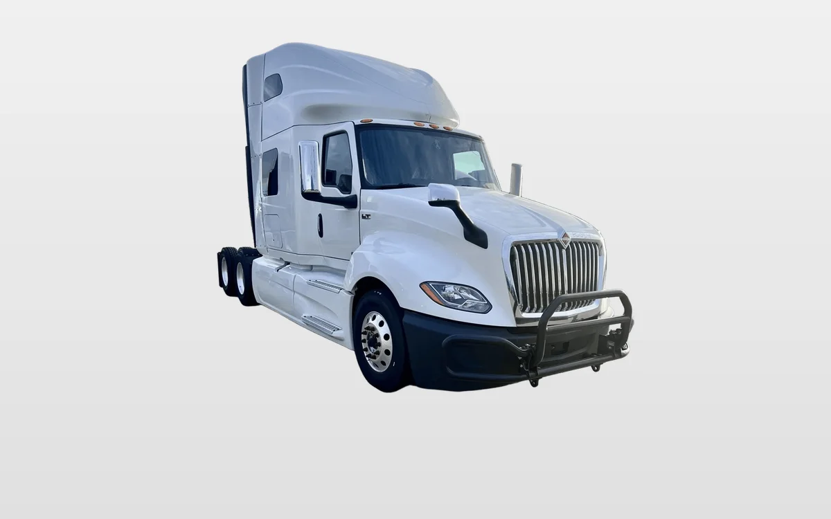 2022 International LT - image 1