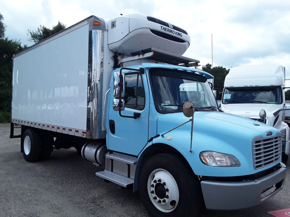 2017 Freightliner M2 106 - image 3