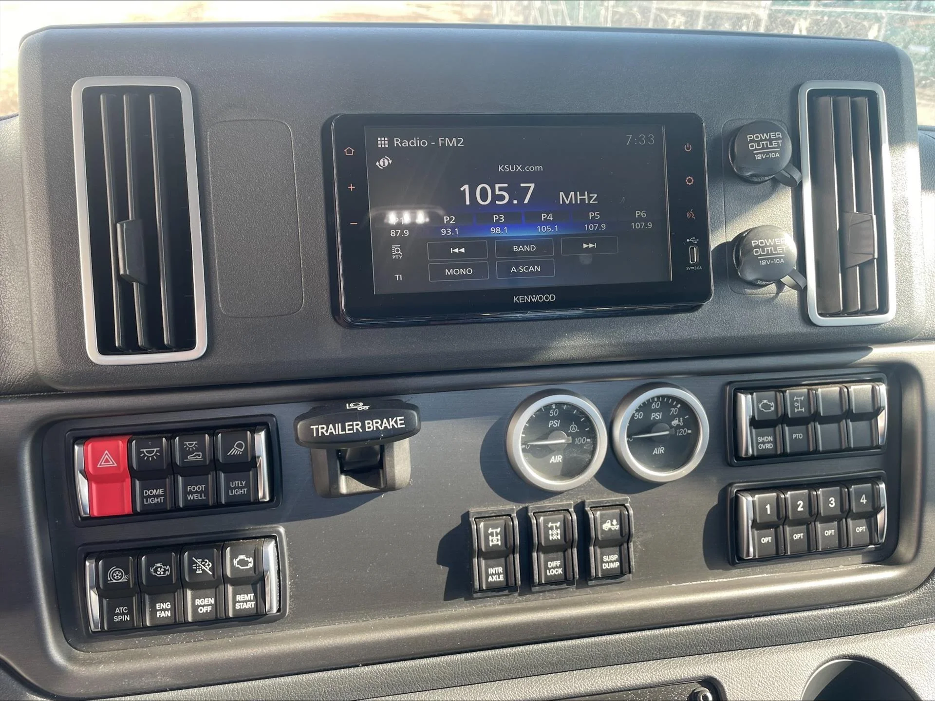 2026 Freightliner M2 106 - image 6