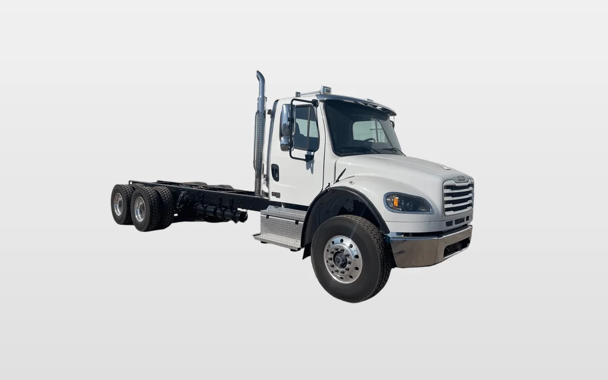 2026 Freightliner M2 106 - image 1