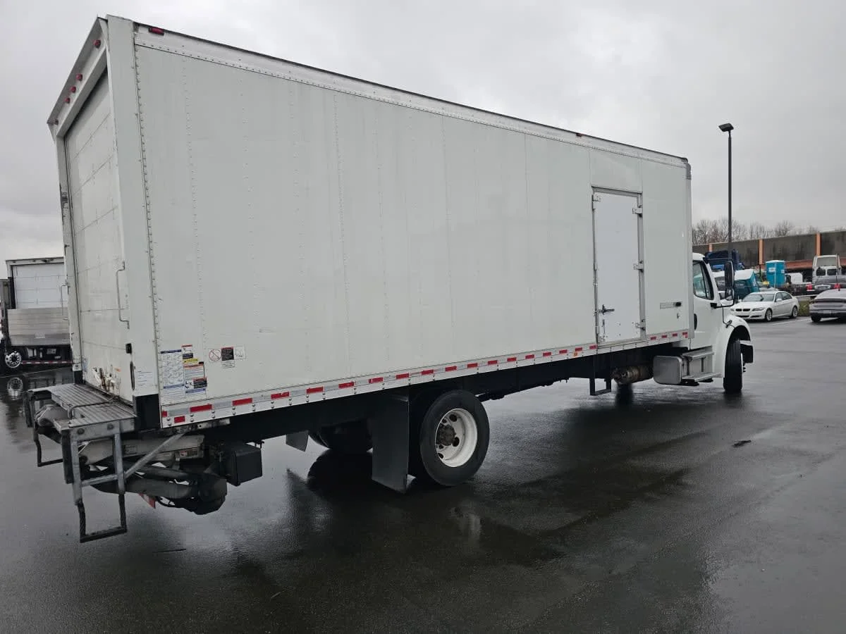 2018 Freightliner M2 106 in Tacoma, WA — photo 4