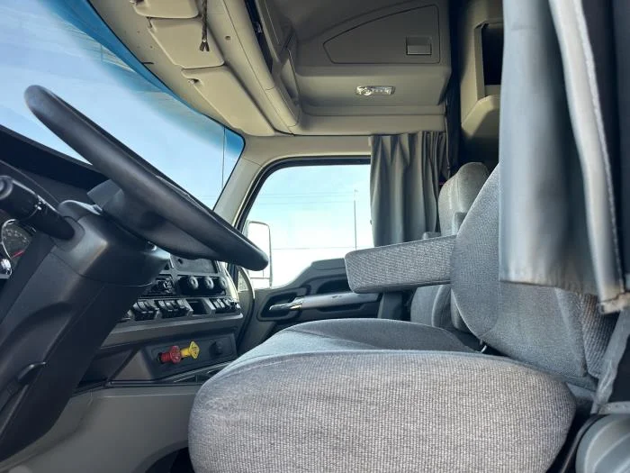 2020 Kenworth T680 - image 10