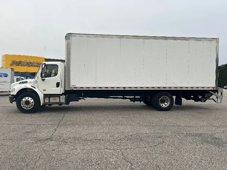 2018 Freightliner M2 106 in Prince George, VA — photo 4