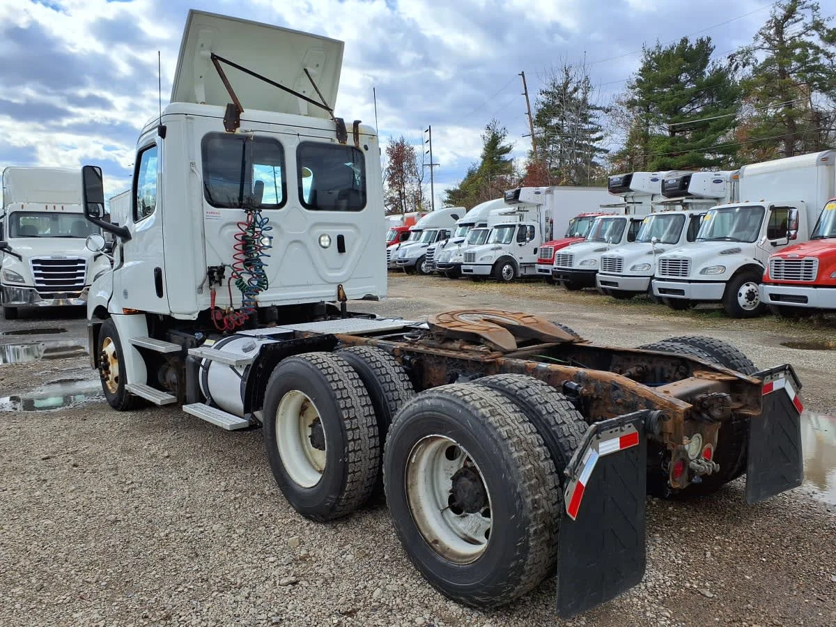 2019 Freightliner Cascadia in Bensalem, PA — photo 6