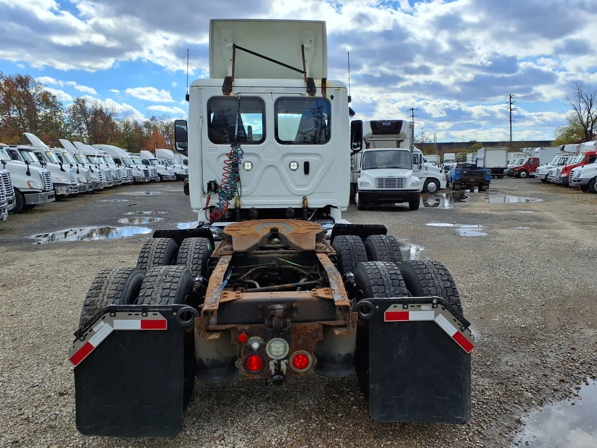 2019 Freightliner Cascadia in Bensalem, PA — photo 5