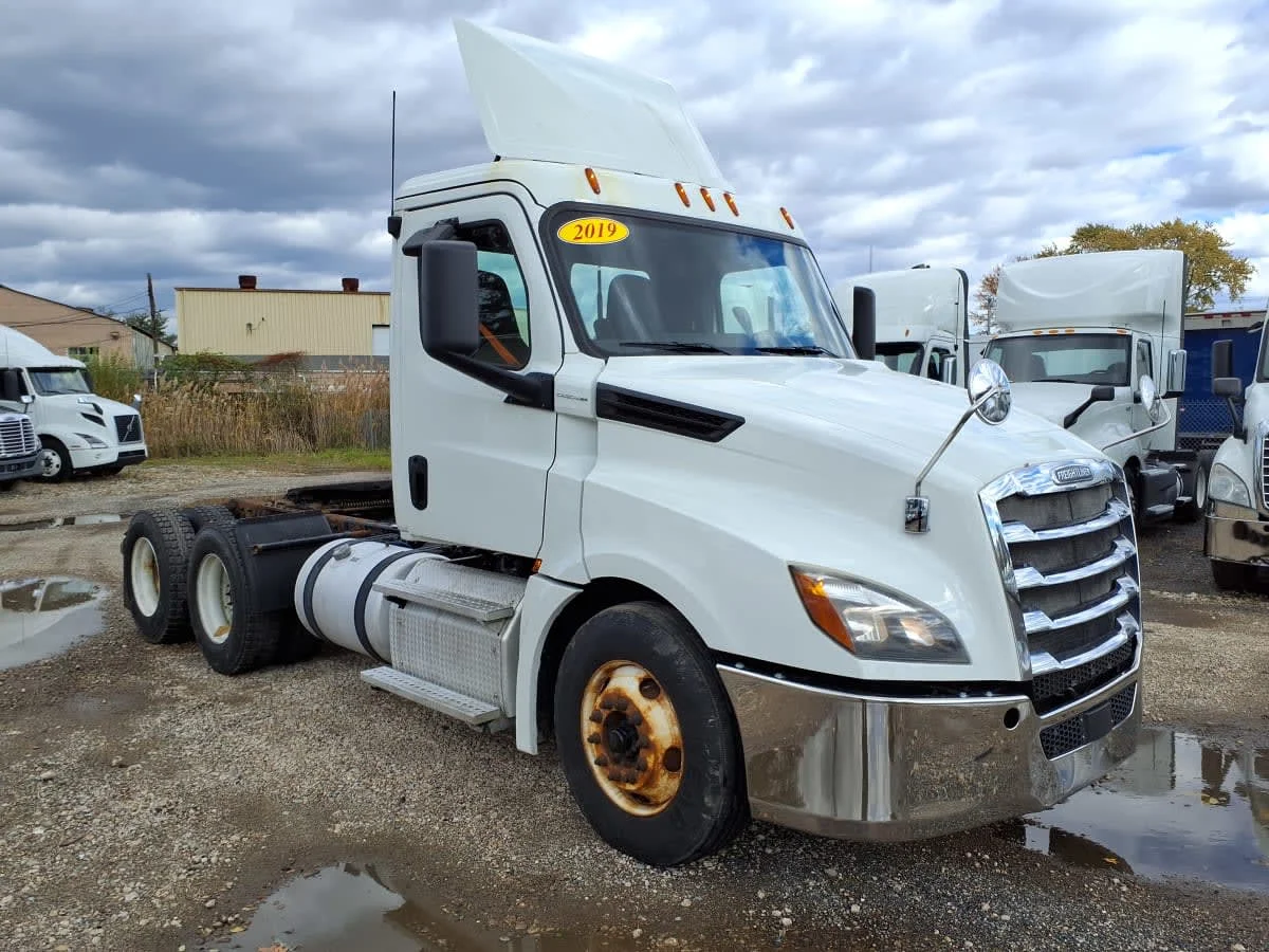 2019 Freightliner Cascadia in Bensalem, PA — photo 3