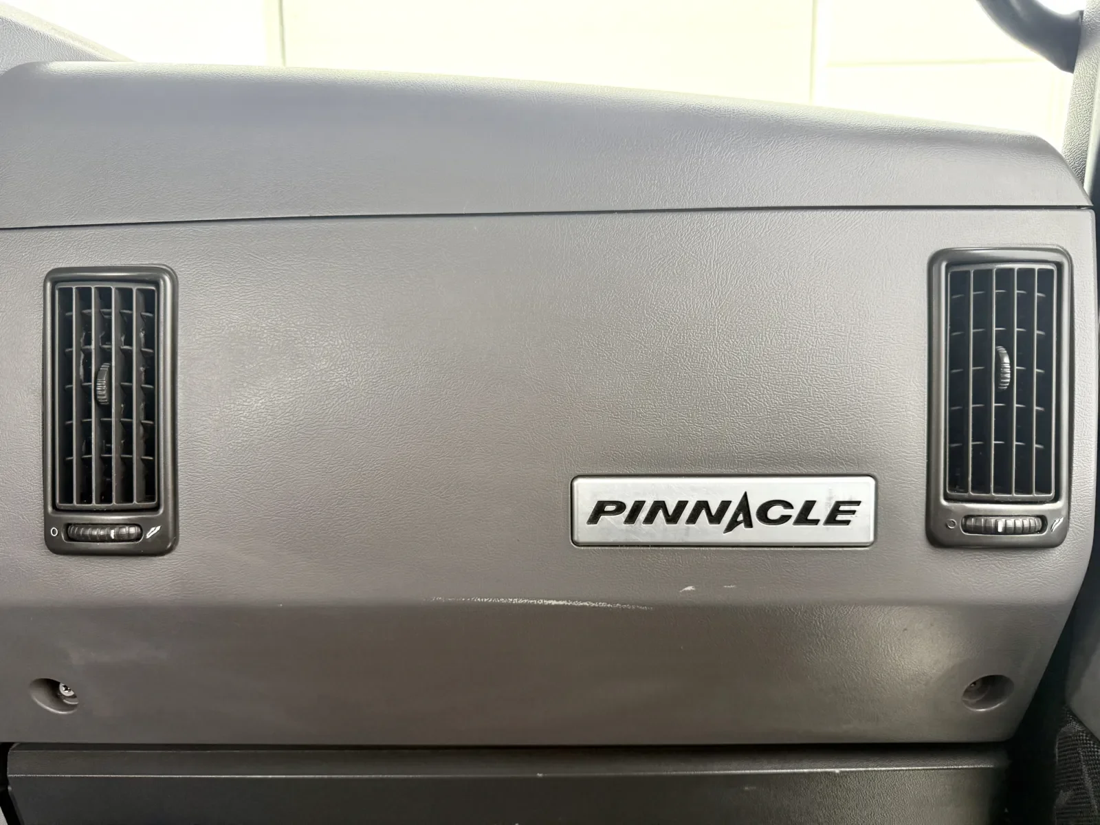 2010 Mack Pinnacle in New Lenox, IL — photo 19