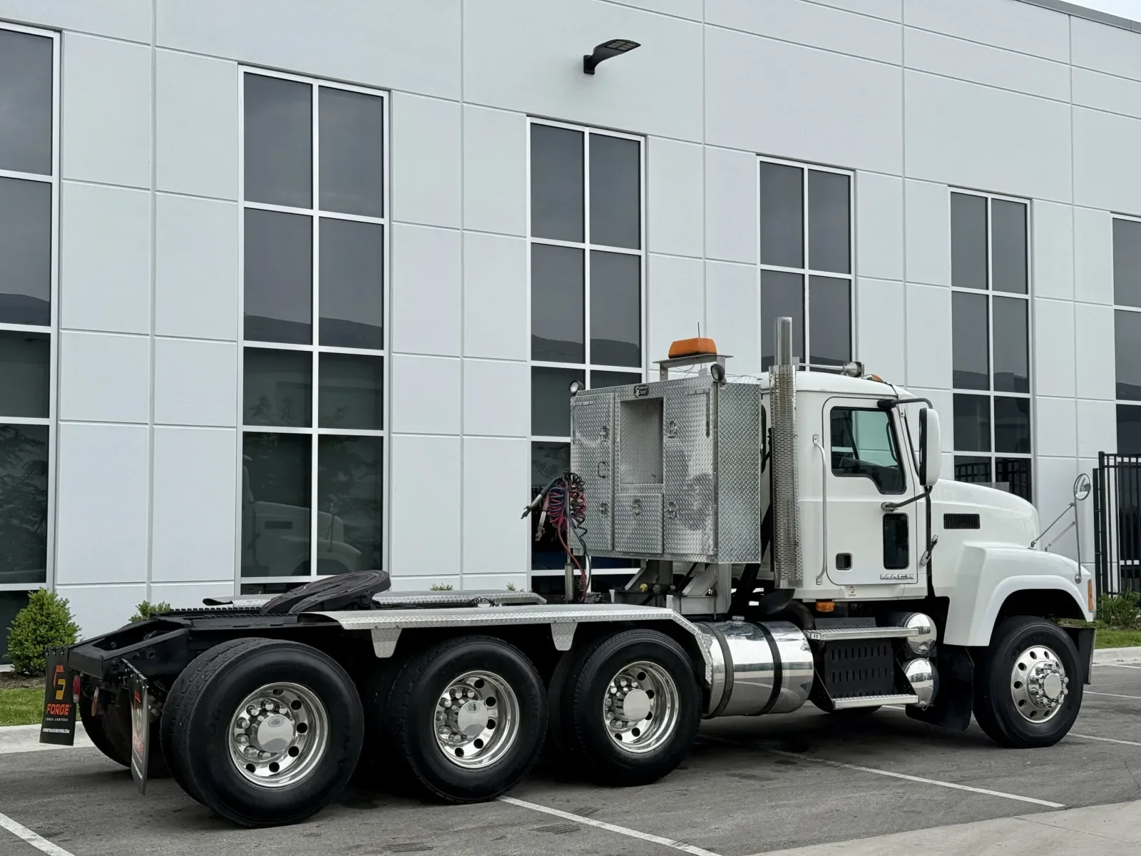 2010 Mack Pinnacle in New Lenox, IL — photo 5