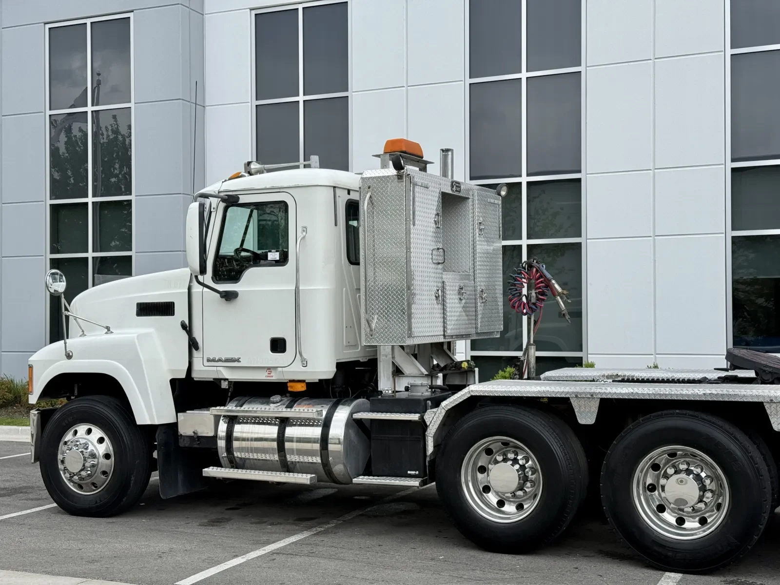 2010 Mack Pinnacle in New Lenox, IL — photo 8