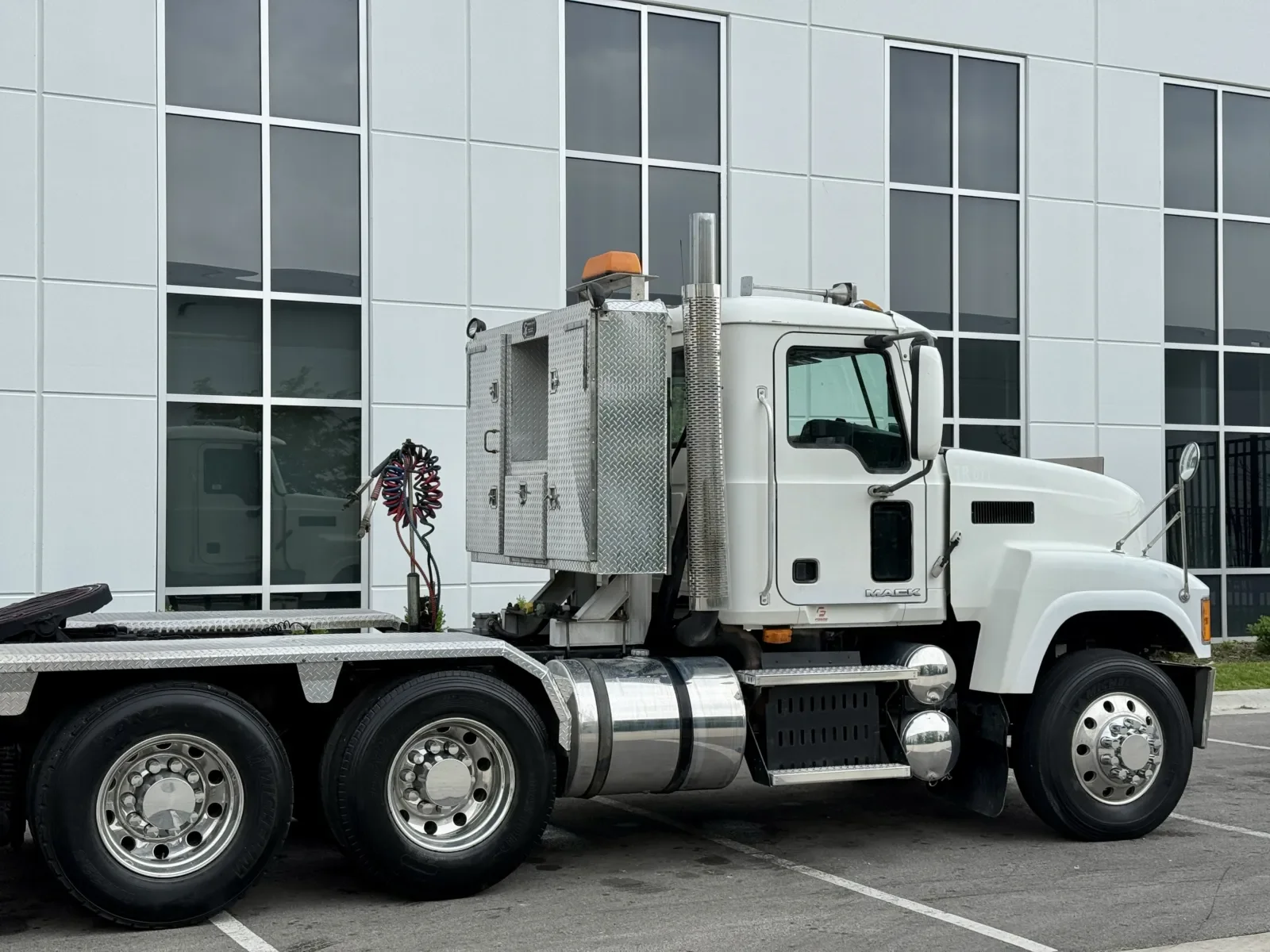 2010 Mack Pinnacle in New Lenox, IL — photo 7