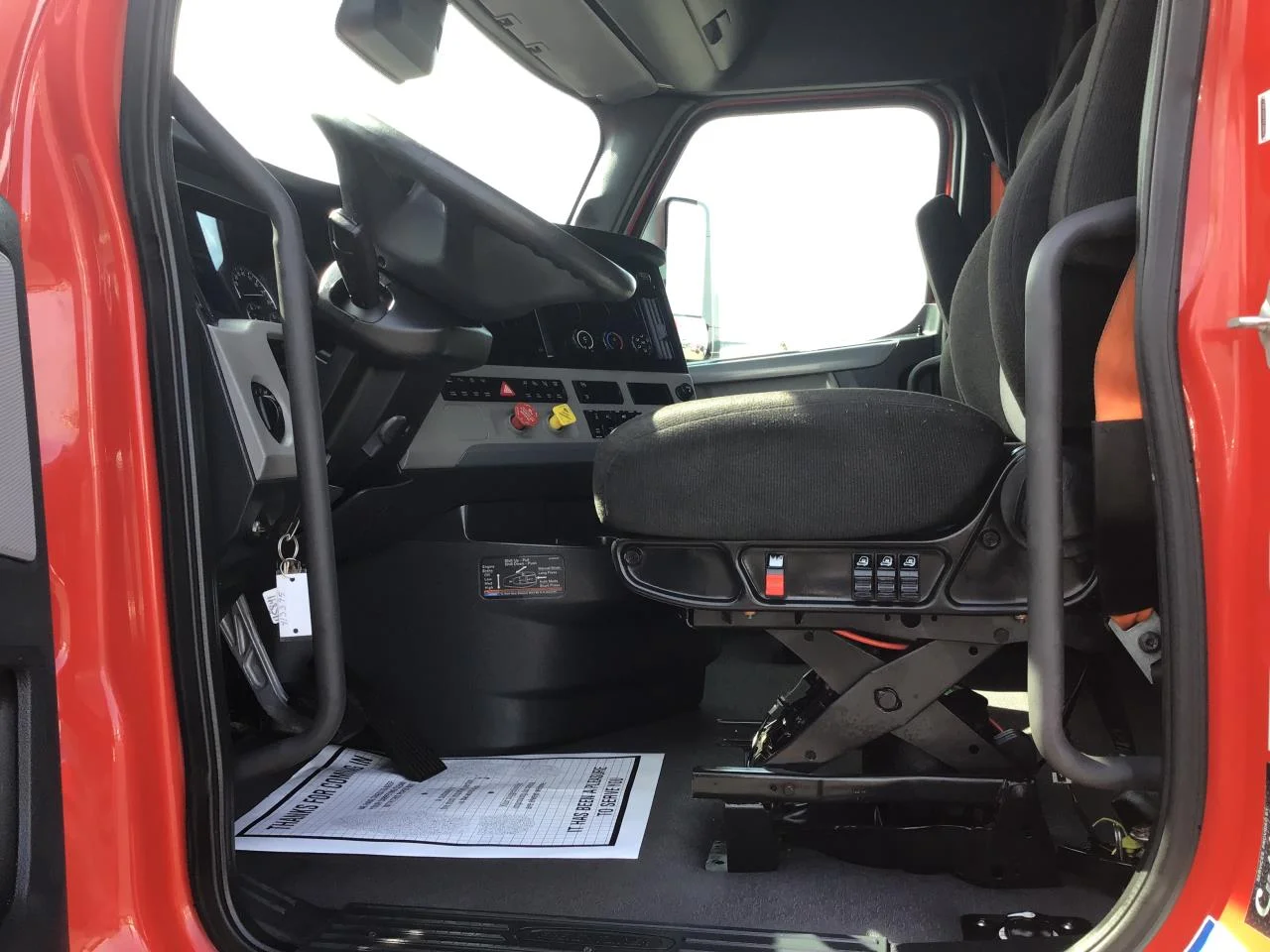 2022 Freightliner Cascadia - image 5