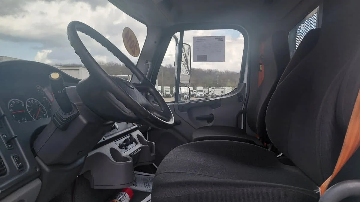 2014 Freightliner M2 106 in West Chester, OH — photo 7