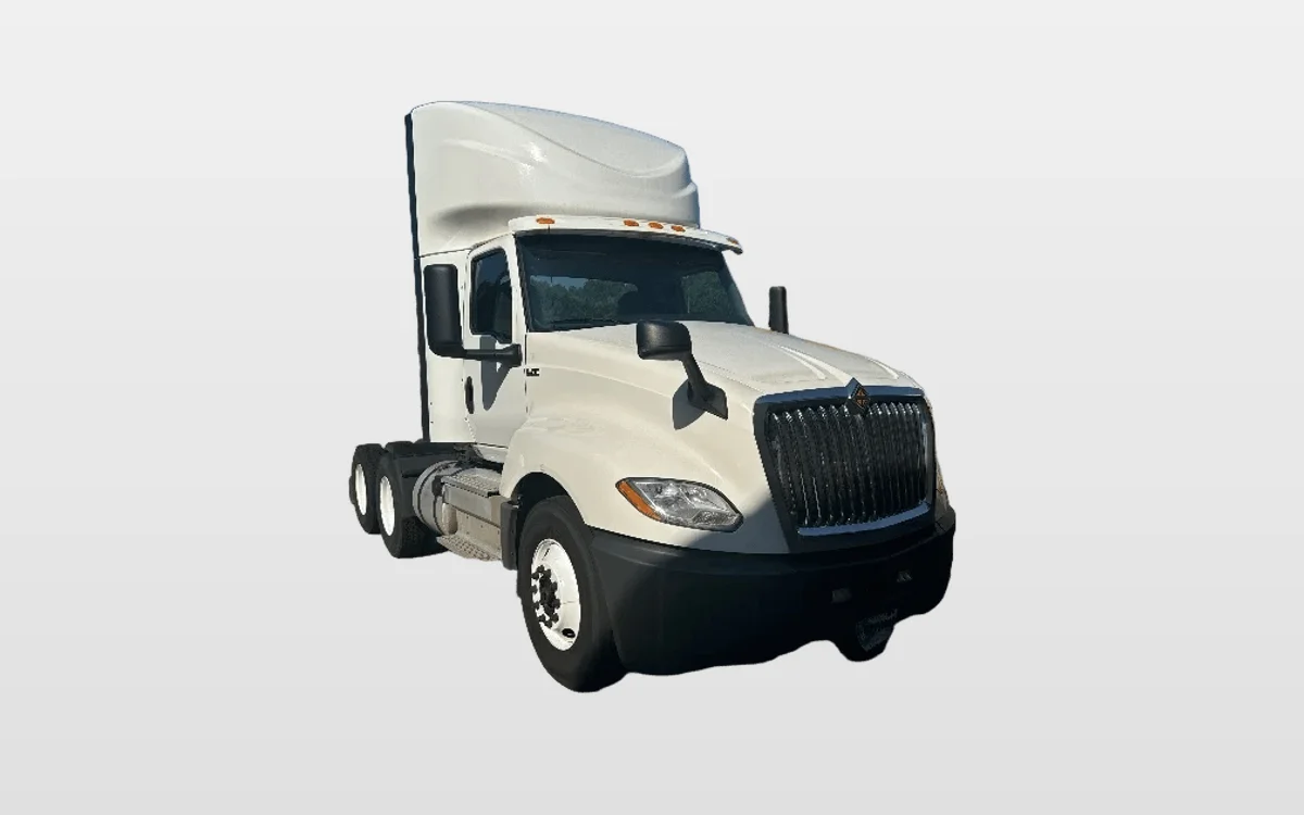 2018 International LT - image 1