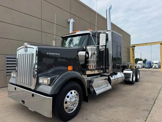 2027 Kenworth W900 in Dallas, TX — photo 2