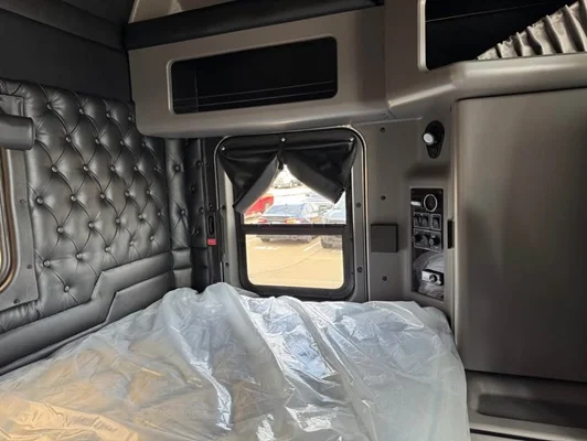 2027 Kenworth W900 in Dallas, TX — photo 15