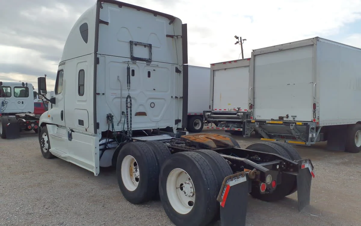 2019 Freightliner Cascadia in Birmingham, AL — photo 6