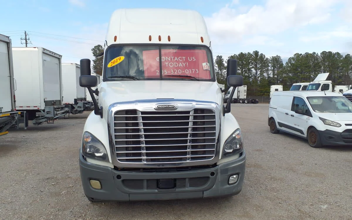 2019 Freightliner Cascadia in Birmingham, AL — photo 2