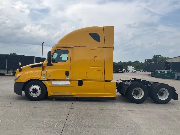 2022 Freightliner Cascadia in Bowling Green, KY — photo 4
