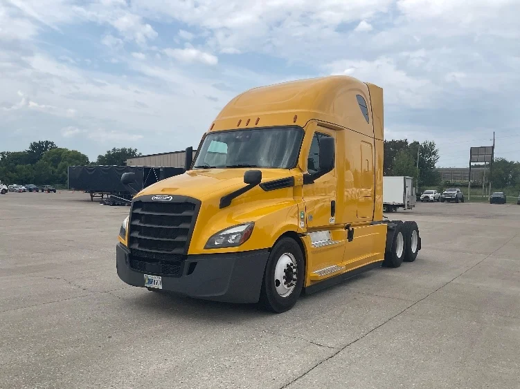 2022 Freightliner Cascadia in Bowling Green, KY — photo 3