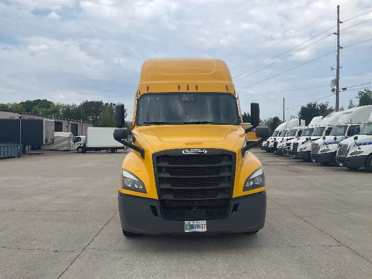 2022 Freightliner Cascadia in Bowling Green, KY — photo 2