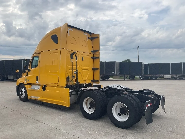 2022 Freightliner Cascadia in Bowling Green, KY — photo 5