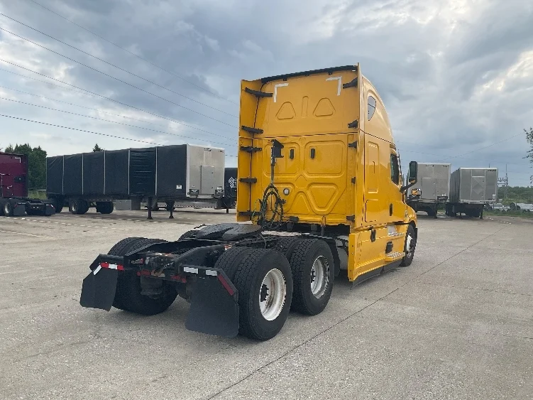 2022 Freightliner Cascadia in Bowling Green, KY — photo 7